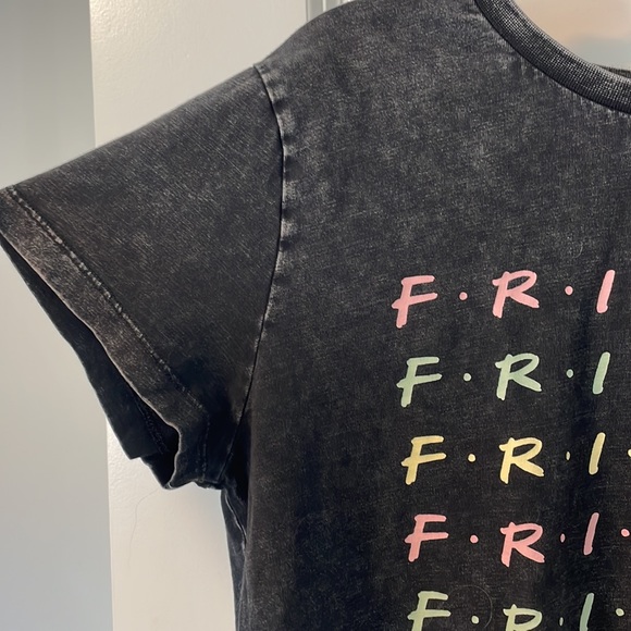 Distressed friends t shirt - Picture 2 of 4